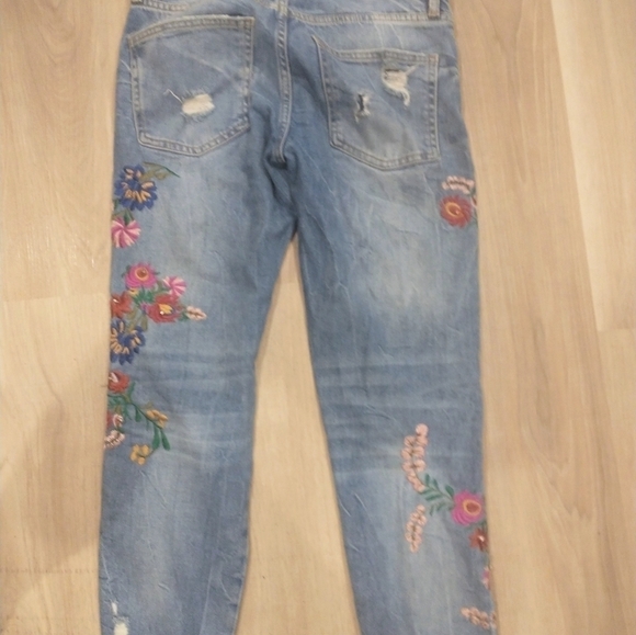Super cute cropped jeans by ‎ Zara - Picture 6 of 12